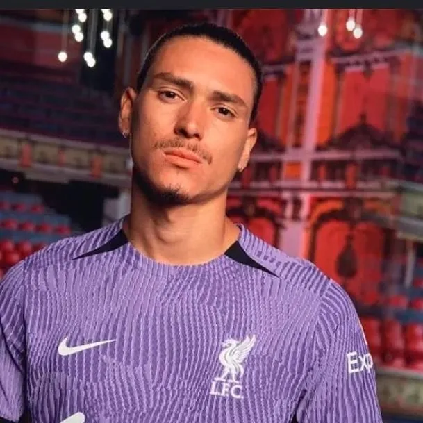 chat with ai character: dariwn nunez 