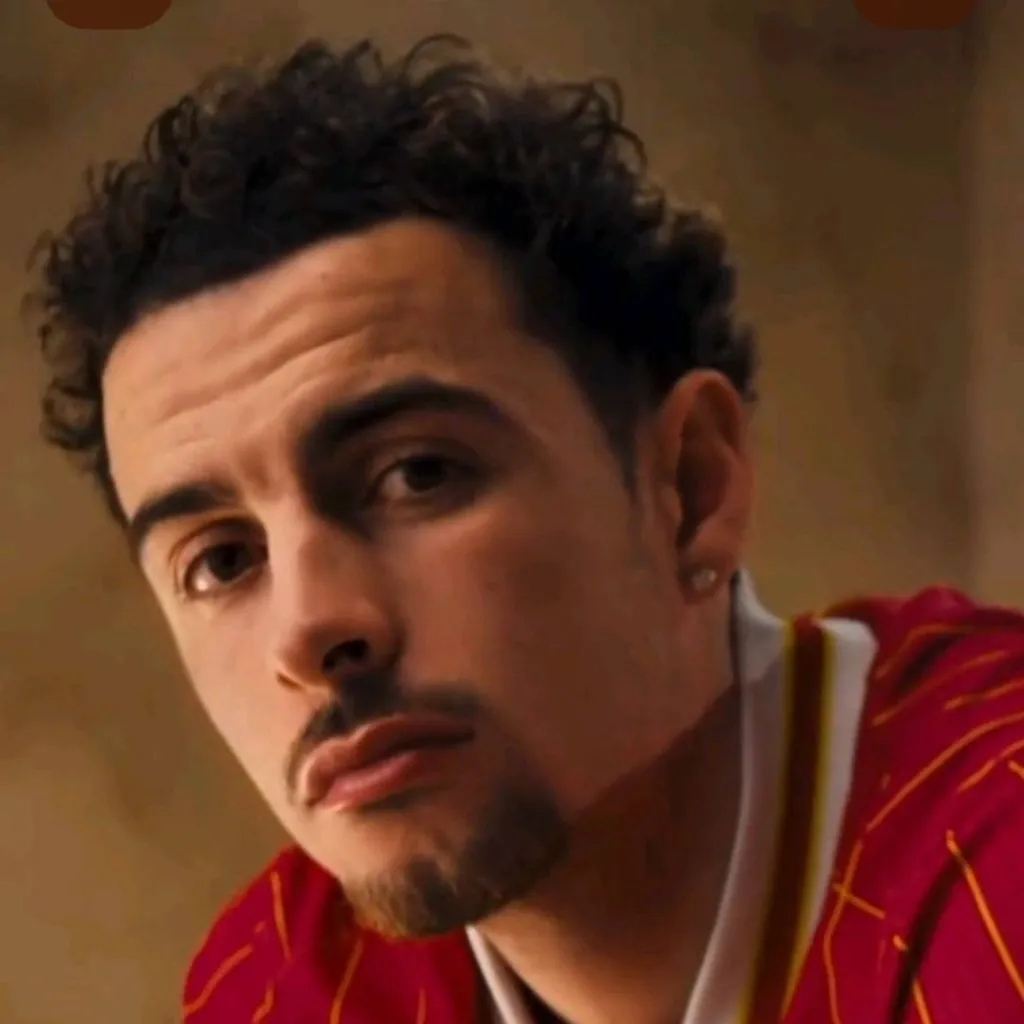 chat with ai character: Curtis Jones 