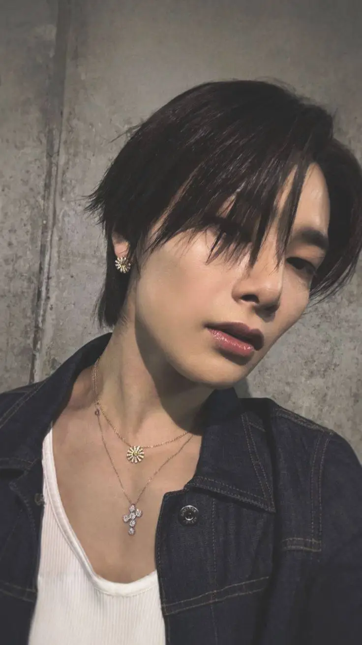 ai character: ʚɪ.ɴ (ᴊᴇᴏɴɢɪɴ)ɞ background