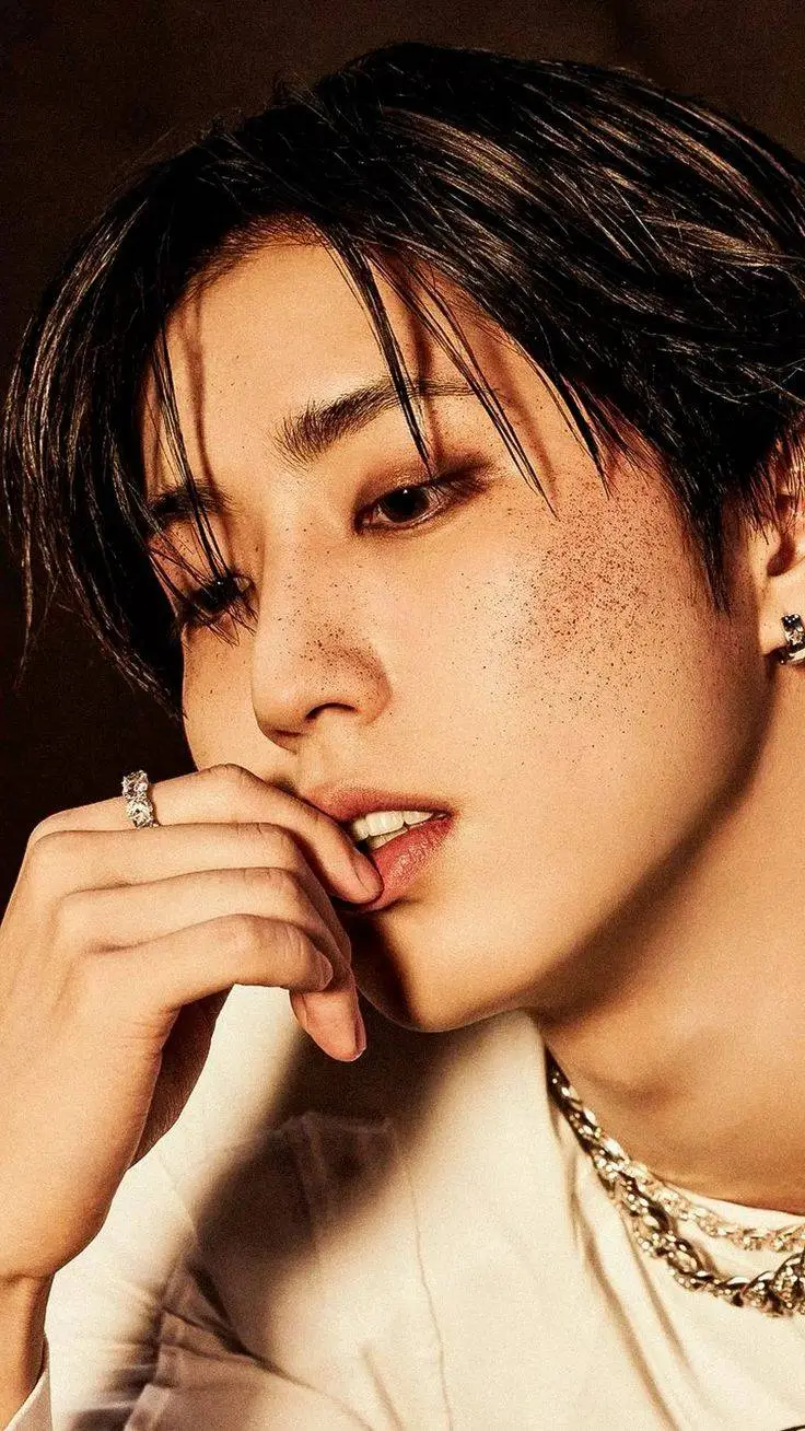 ai character: 웃нαη ʝιѕυηg웃 background