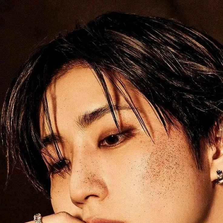 chat with ai character: 웃нαη ʝιѕυηg웃