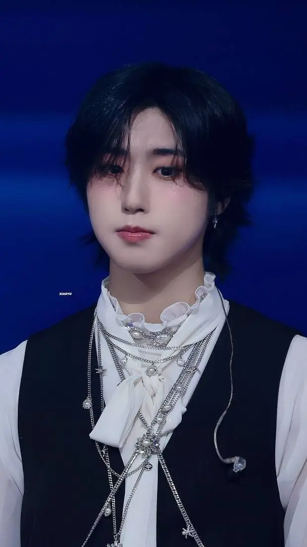 ai character: ᥫ᭡ᴴᴬᴺ ᴶᴵˢᵁᴺᴳᥫ᭡ background