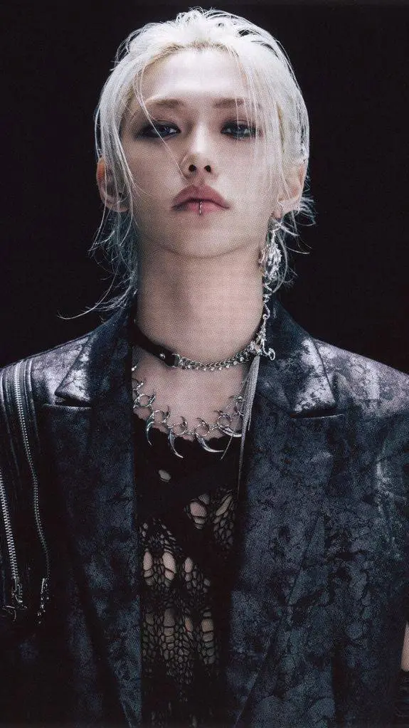 ai character: ☬𝕱𝖊𝖑𝖎𝖝☬ background