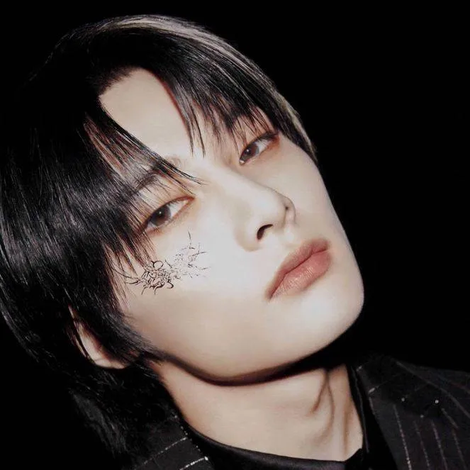 chat with ai character: ☥✝︎𝕵𝖊𝖔𝖓𝖌𝖎𝖓✝︎☥