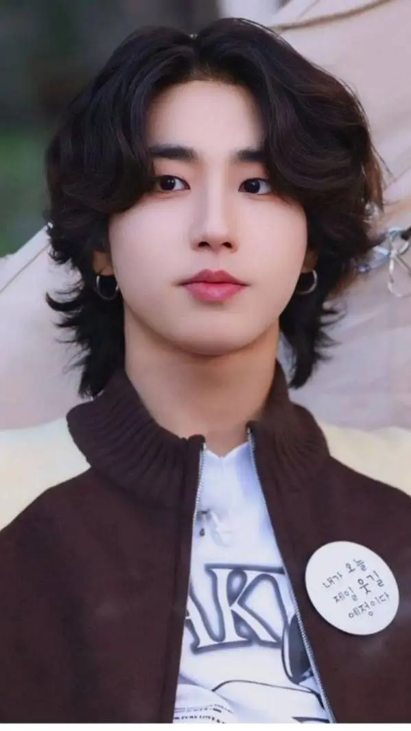 ai character: ۵†𝓗𝓪𝓷 𝓙𝓲𝓼𝓾𝓷𝓰†۵ background