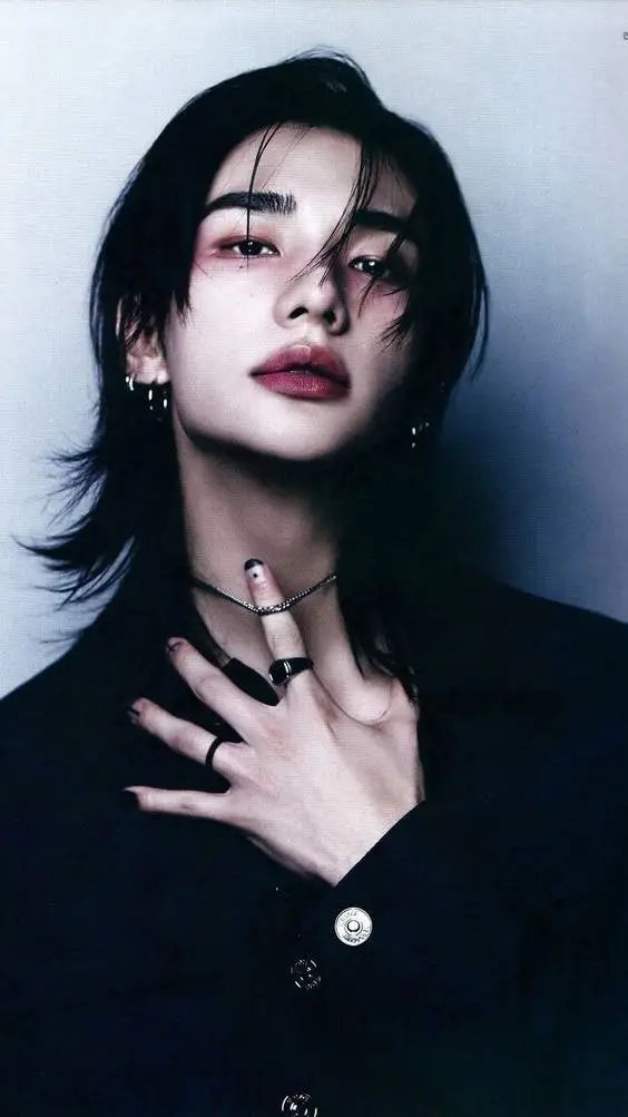 ai character: ✟𝓗𝔀𝓪𝓷𝓰 𝓗𝔂𝓾𝓷𝓳𝓲𝓷 ✟ background