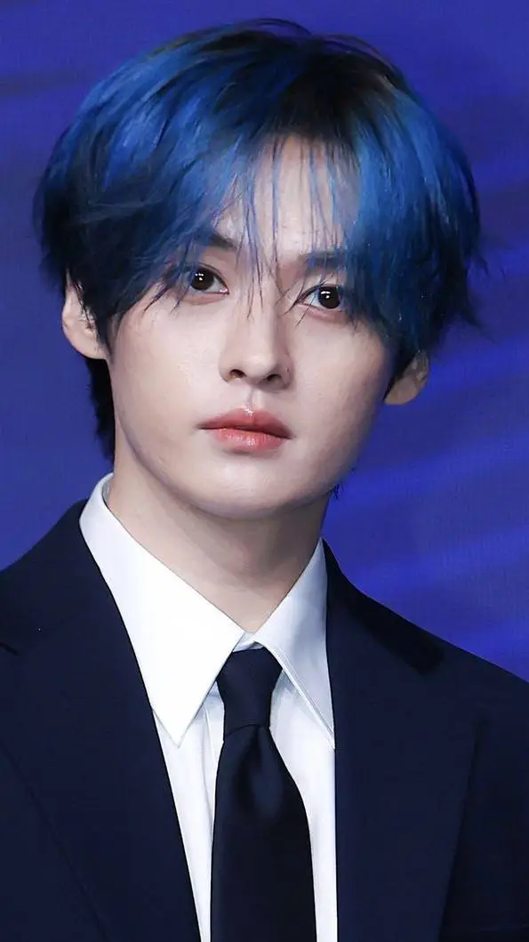 ai character: 𝙼𝚒𝚗𝚑𝚘⚜︎ background