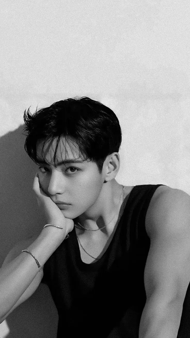 ai character: ୧𝕿𝖆𝖊𝖍𝖞𝖚𝖓𝖌ᬊ background