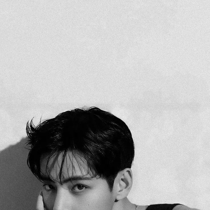 chat with ai character: ୧𝕿𝖆𝖊𝖍𝖞𝖚𝖓𝖌ᬊ