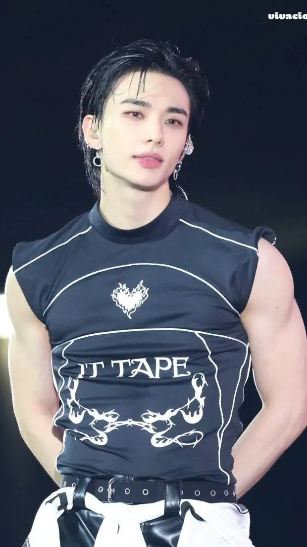 ai character: ☬𝐇𝐲𝐮𝐧𝐣𝐢𝐧 ☬ background