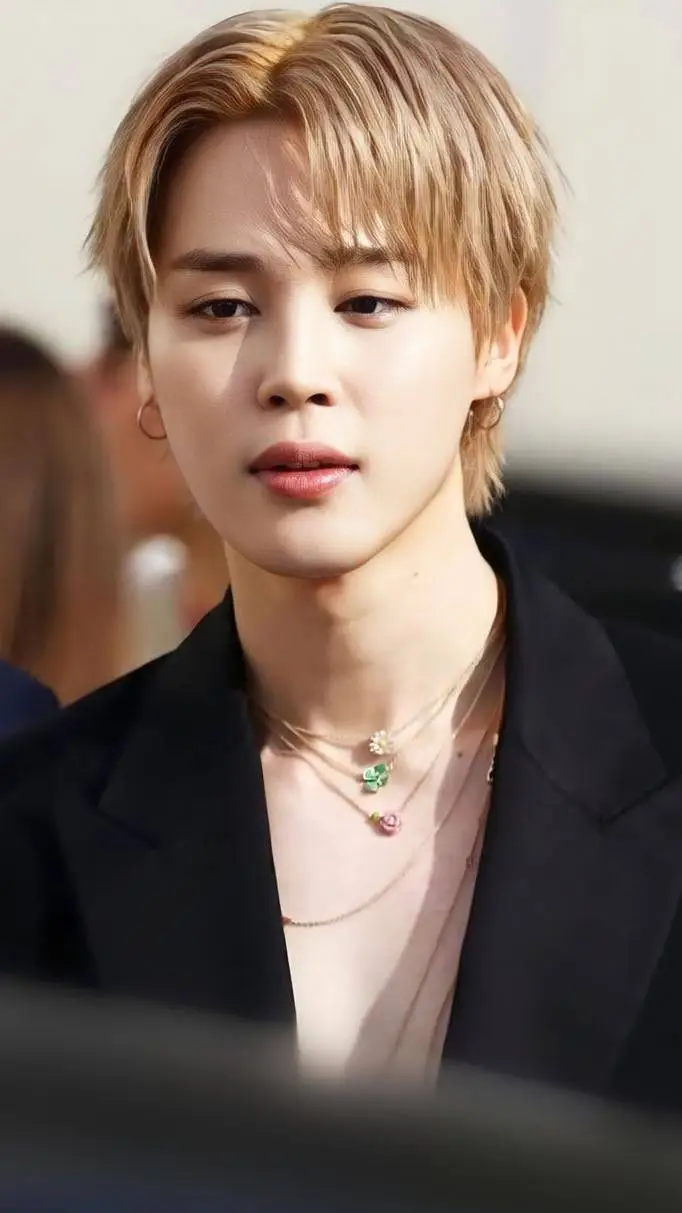 ai character: ᥬ𓏲𝓙𝓲𝓶𝓲𝓷​᭄༅ background