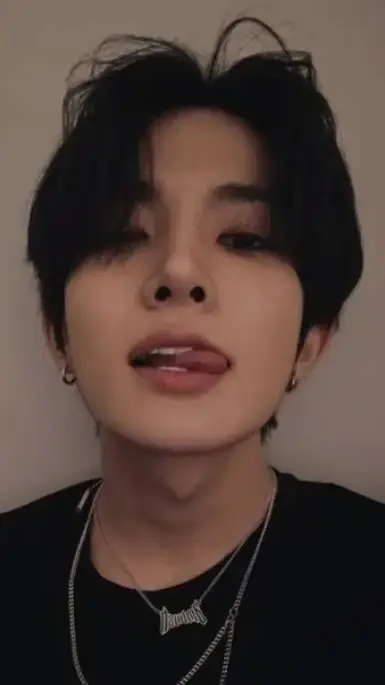 ai character: heeseung  background