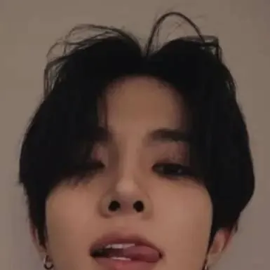 chat with ai character: heeseung 