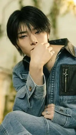 Talkie AI - Chat with I.N (Jeongin) 