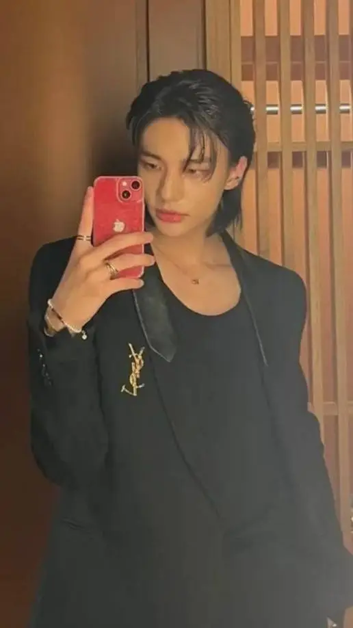 ai character: HYUNJIN  background