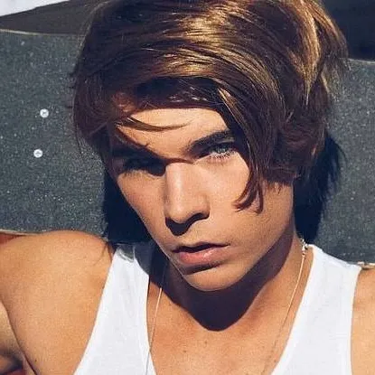 chat with ai character: Javi Luna