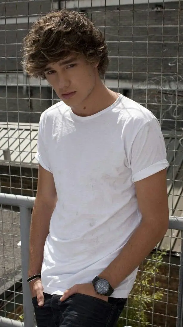 ai character: Liam James Payne background