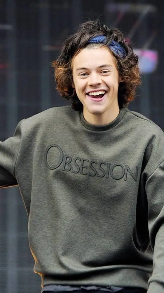ai character: Harry Styles  background