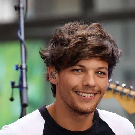 chat with ai character: Louis Tomlinson