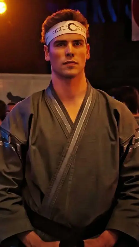 ai character: Axel Kovačević background
