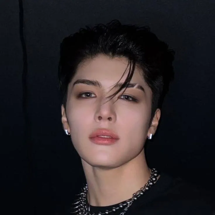 chat with ai character: MAKI