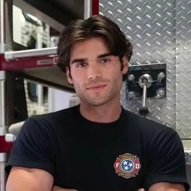 chat with ai character: Blue Bennings