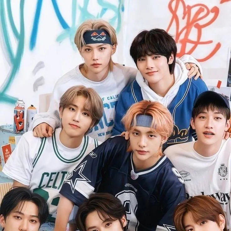 chat with ai character: Stray Kids