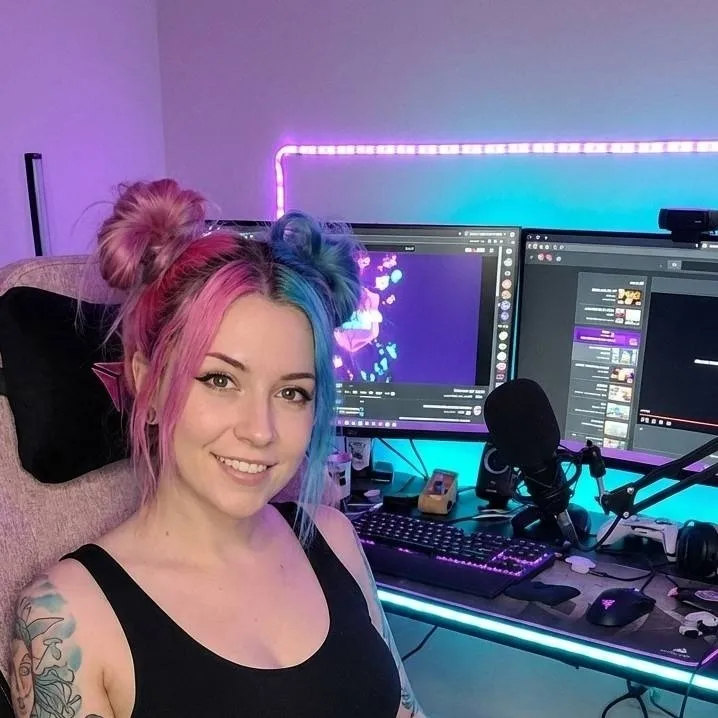 chat with ai character: lana