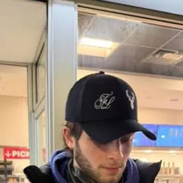 chat with ai character: The sturniolos