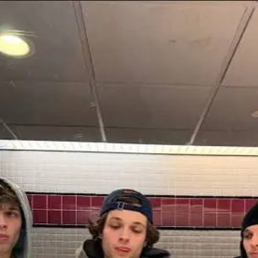 chat with ai character: The Sturniolos