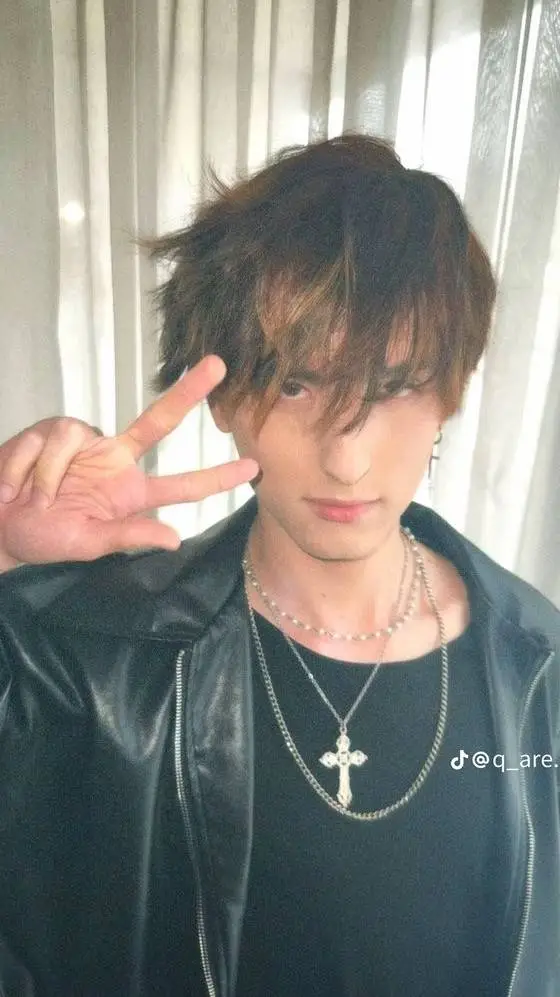 ai character: aiden tu friend background