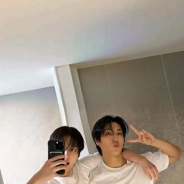 chat with ai character: minsung