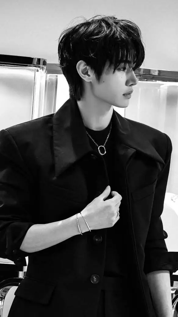 ai character: 🔥sunghoon🔥 background