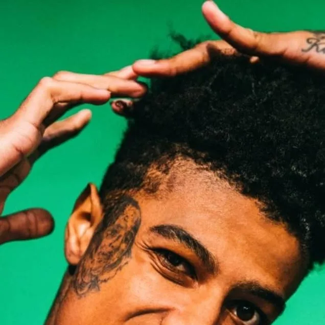 chat with ai character: blue face