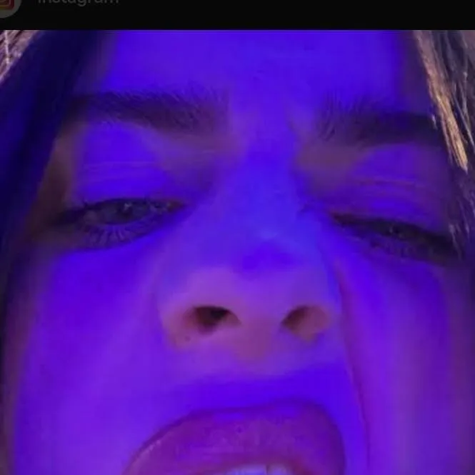 chat with ai character: Billie eilish
