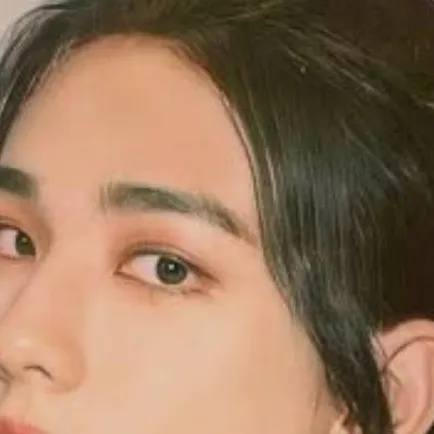 chat with ai character: Hyunjin
