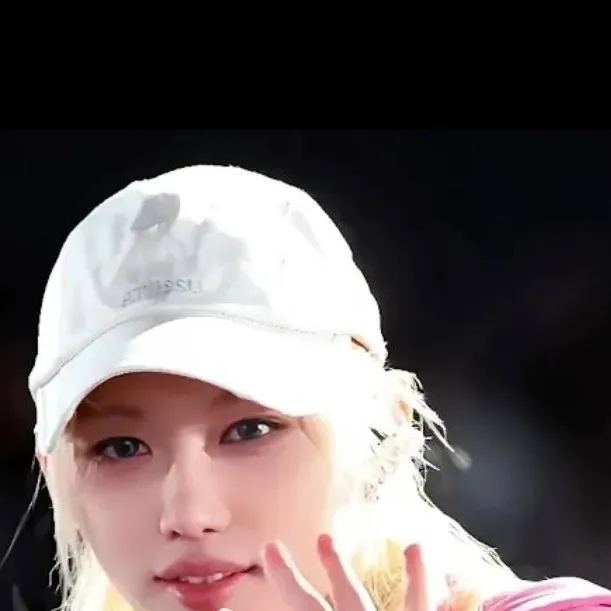 chat with ai character: Felix