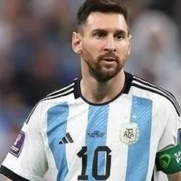 chat with ai character: Messi