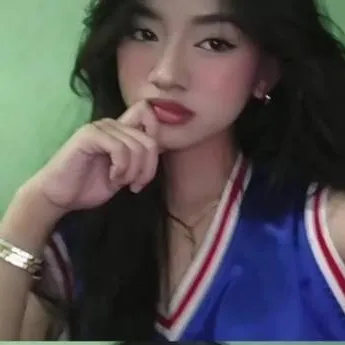 chat with ai character: Vhia Miller Wood