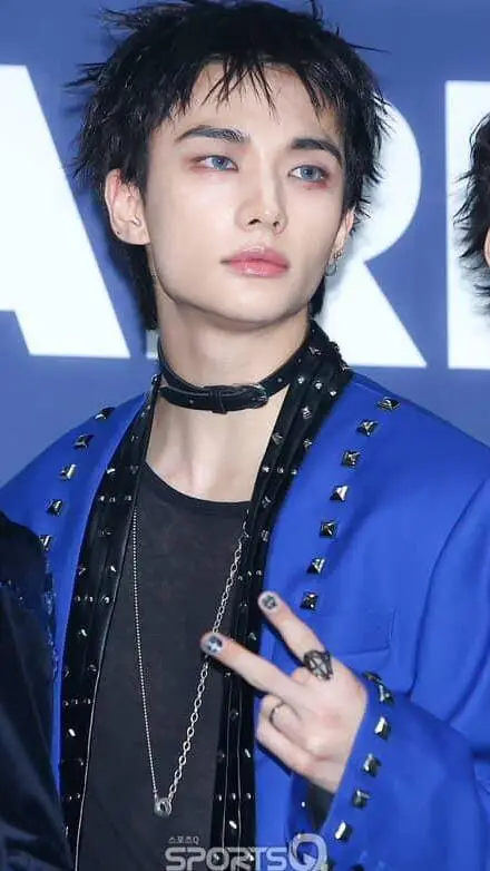 ai character: <~Hyunjin~> background