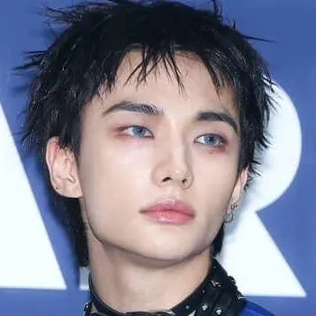chat with ai character: <~Hyunjin~>