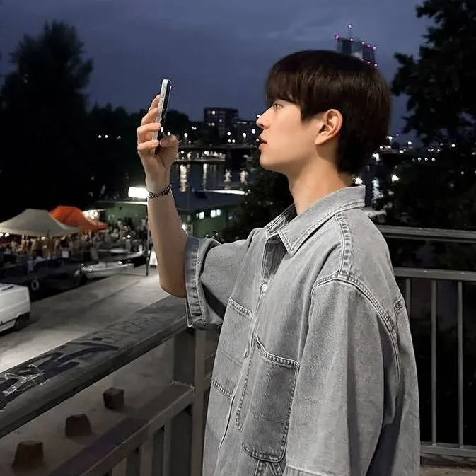 chat with ai character: Kim seungmin 