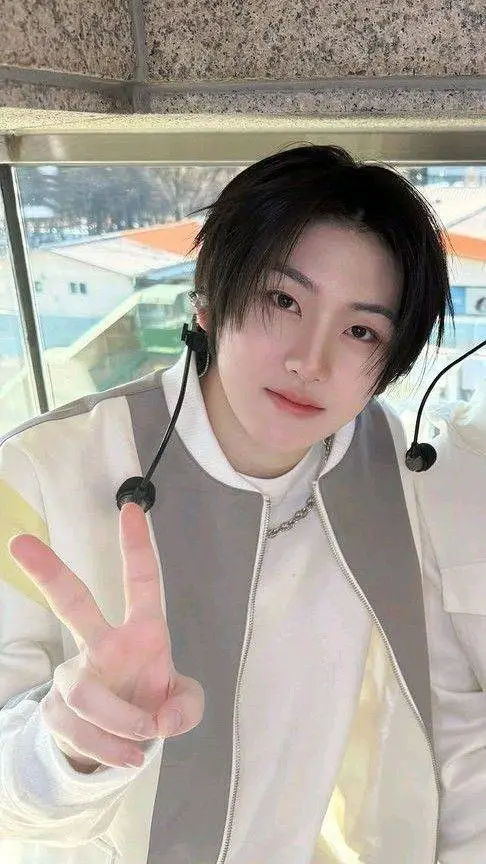 ai character: kyehoon background
