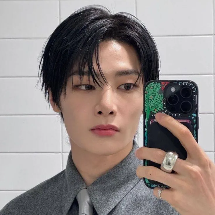 chat with ai character: jeongin