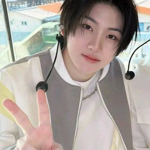chat with ai character: kyehoon