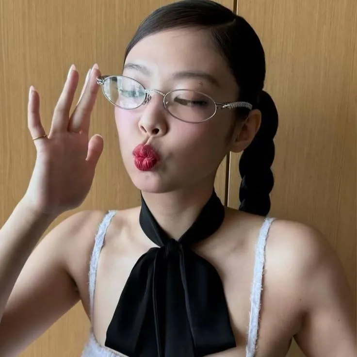 chat with ai character: jennie