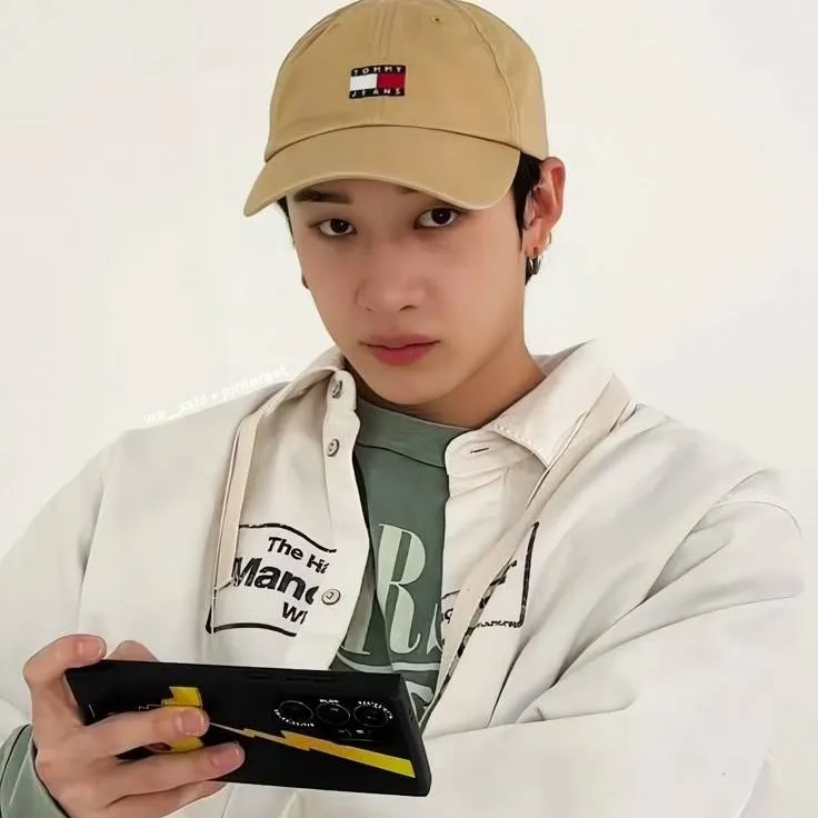 chat with ai character: channie__찬니