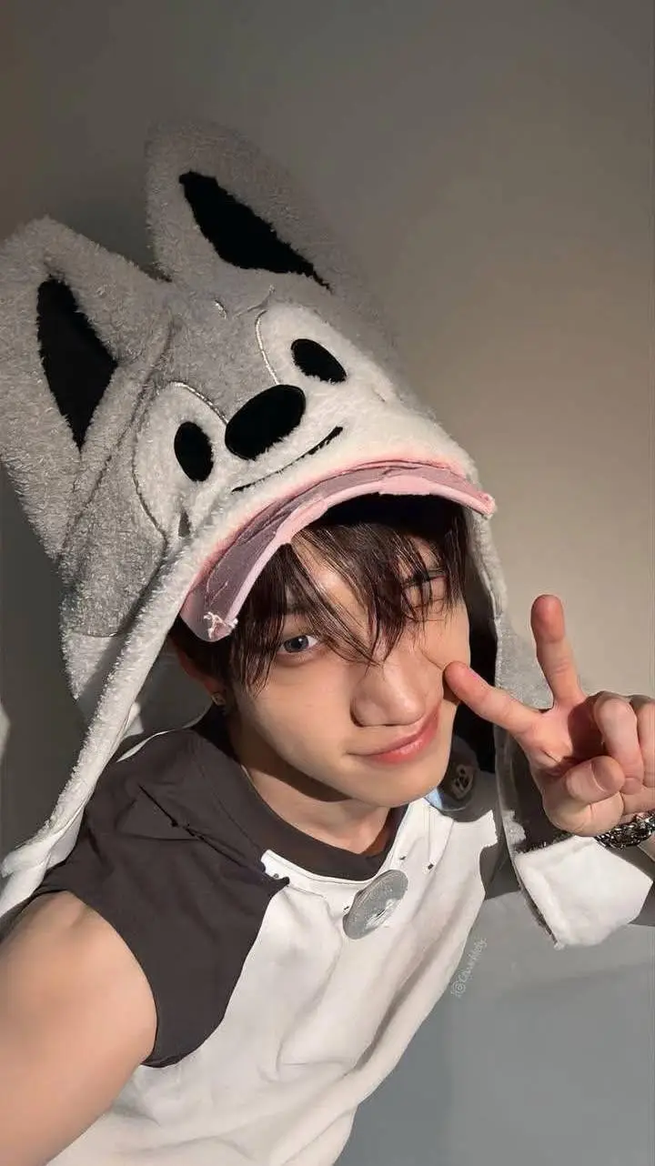 ai character: chann¡e__찬니 background