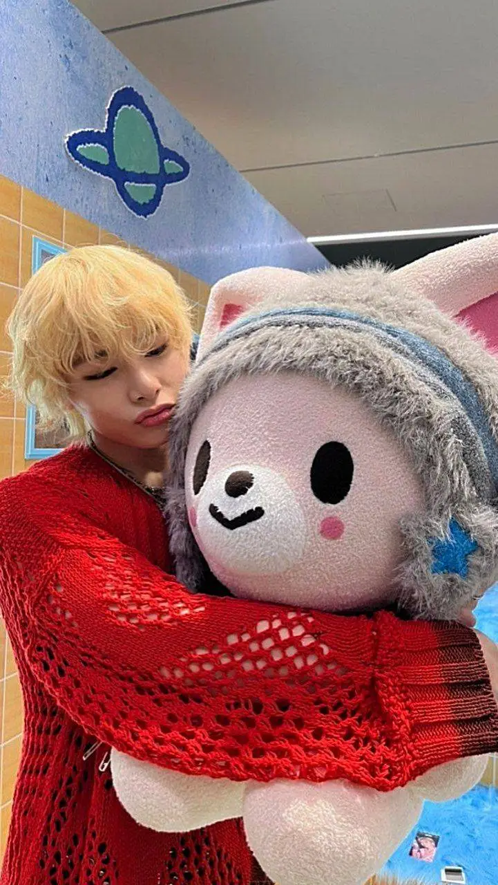 ai character: innie__이니 background