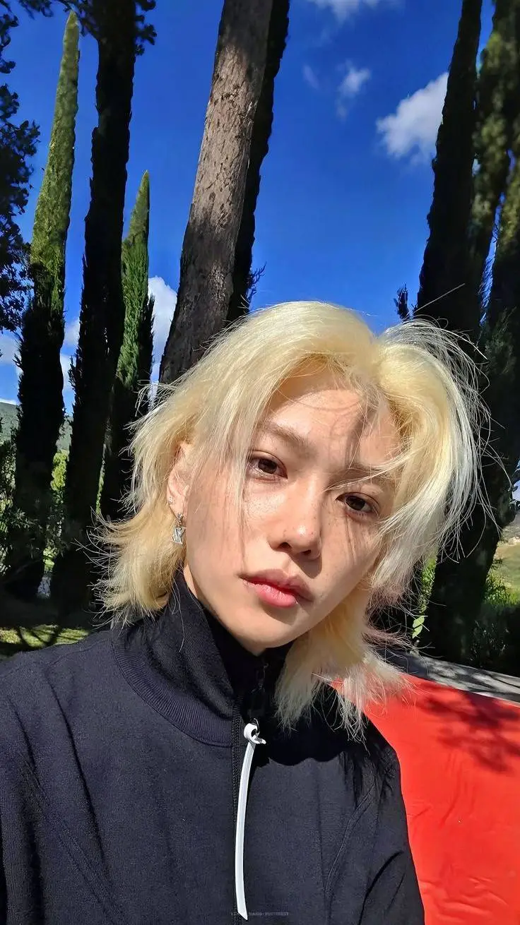 ai character: Lee yongbok__용복 background